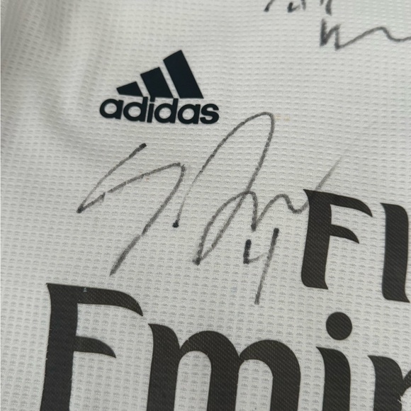 *SOLD* Real Madrid authentic and autographed jersey. RONALDO, BENZEMA, RAMOS. - Picture 4 of 4